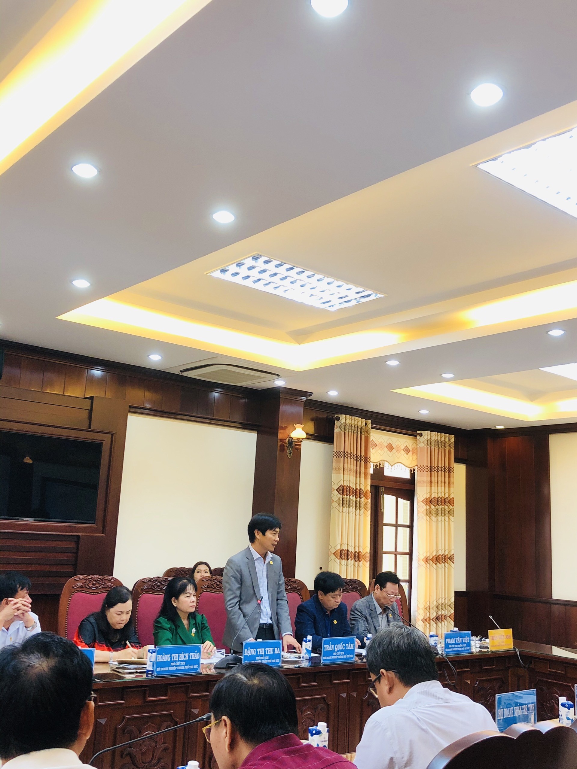 ÔNG TRẦN QUỐC TÂM HỌP TRAO ĐỔI CHƯƠNG TRÌNH XTTM TẠI BẾN TRE